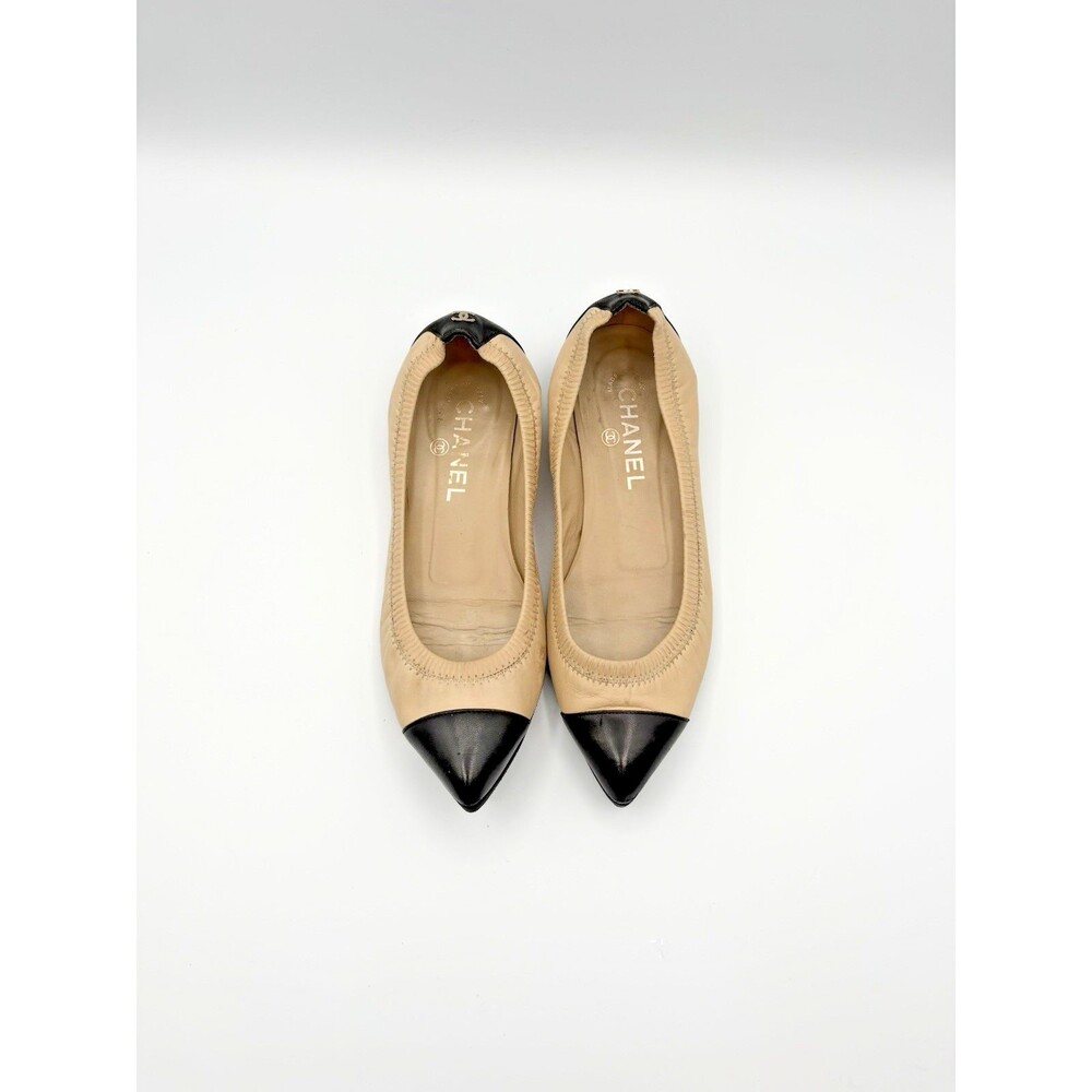 Chanel Beige & Black Cap Toe Pointed Toe Ballet Flats CC Logo Heel Size EU 36